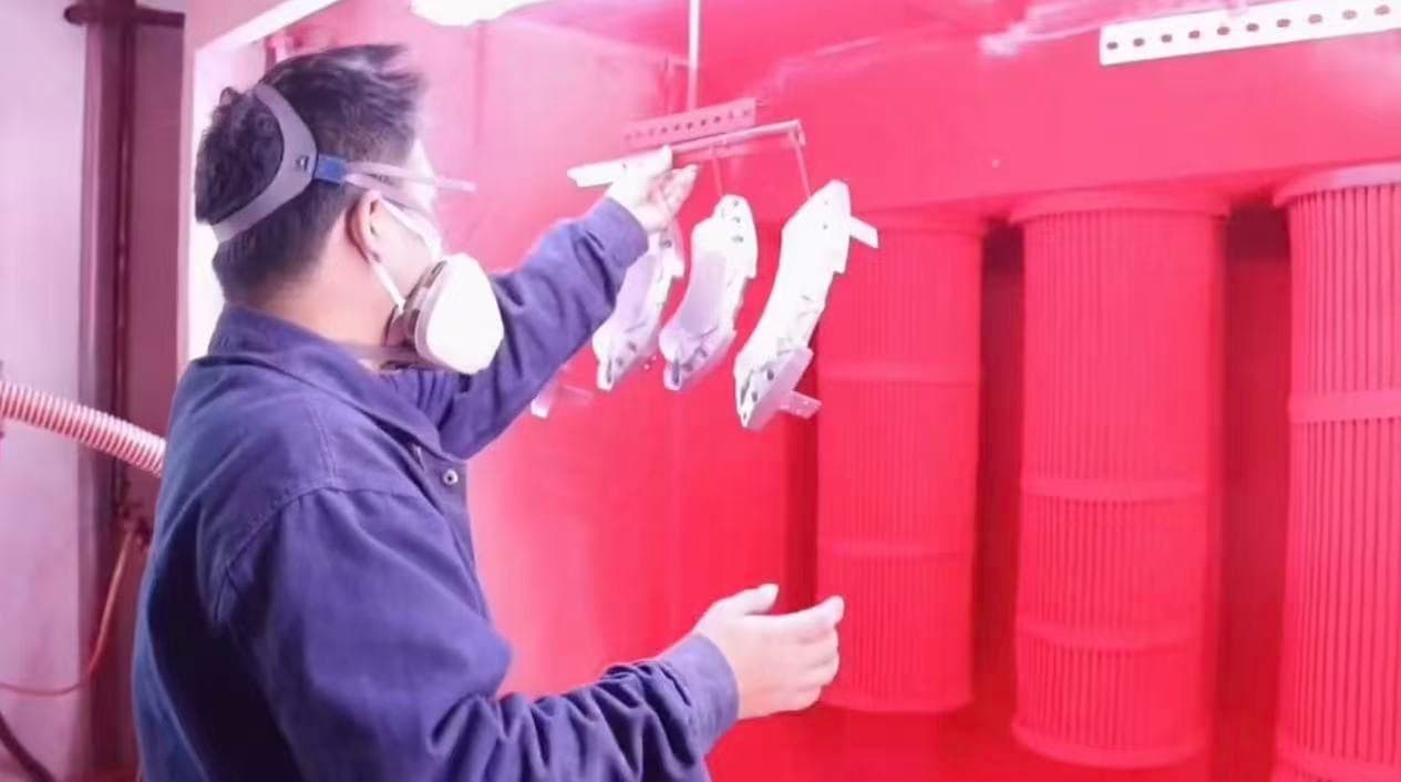 In-house spray painting of aluminum parts at HSX